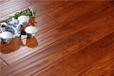 朴树地板咋样?怎么挑选木地板?