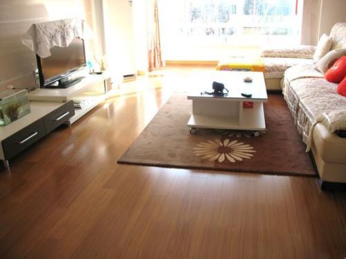 已装修实木复合地板如何巧妙打造隔断墙